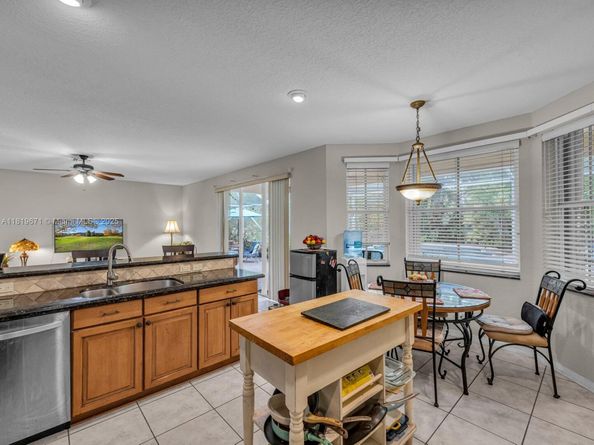 4209 Pinewood Ln, Weston FL 33331