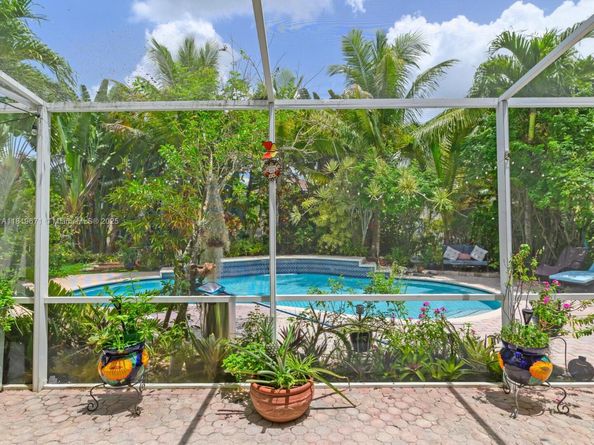 4209 Pinewood Ln, Weston FL 33331