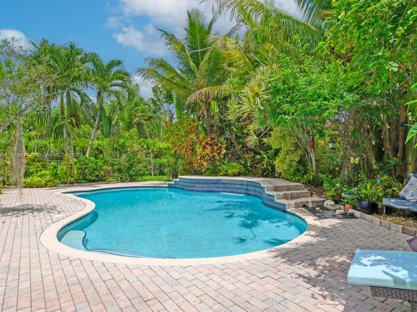 4209 Pinewood Ln, Weston FL 33331