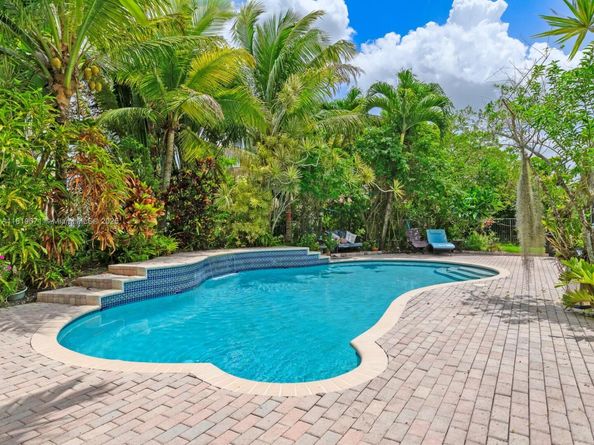 4209 Pinewood Ln, Weston FL 33331
