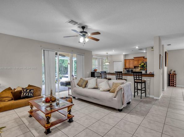4209 Pinewood Ln, Weston FL 33331