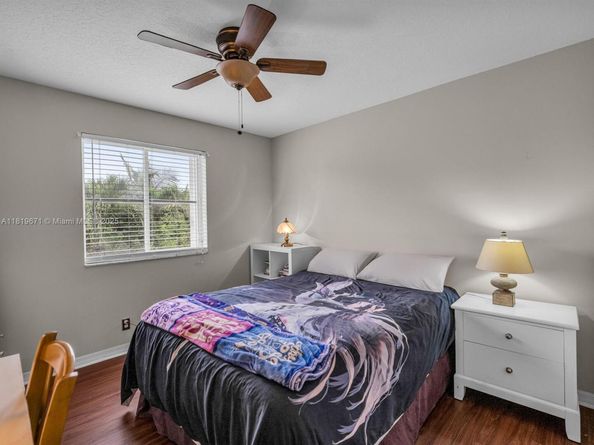 4209 Pinewood Ln, Weston FL 33331