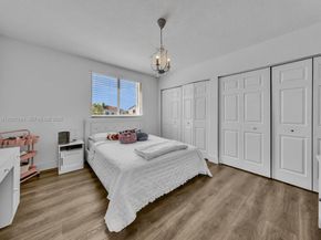 1042 Thistle Creek Ct, Weston FL 33327
