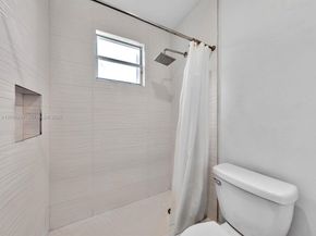 1042 Thistle Creek Ct, Weston FL 33327