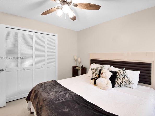 523 Stonemont Dr, Weston FL 33326