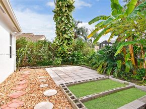 523 Stonemont Dr, Weston FL 33326