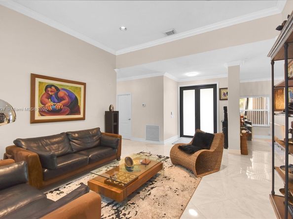 523 Stonemont Dr, Weston FL 33326