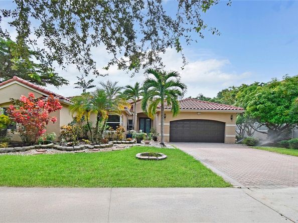 523 Stonemont Dr, Weston FL 33326