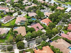 523 Stonemont Dr, Weston FL 33326