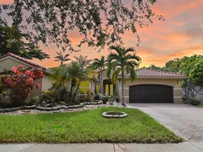523 Stonemont Dr, Weston FL 33326