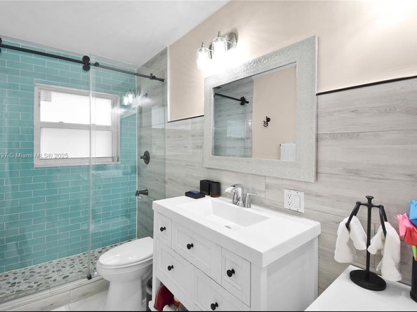 523 Stonemont Dr, Weston FL 33326