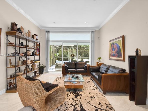 523 Stonemont Dr, Weston FL 33326