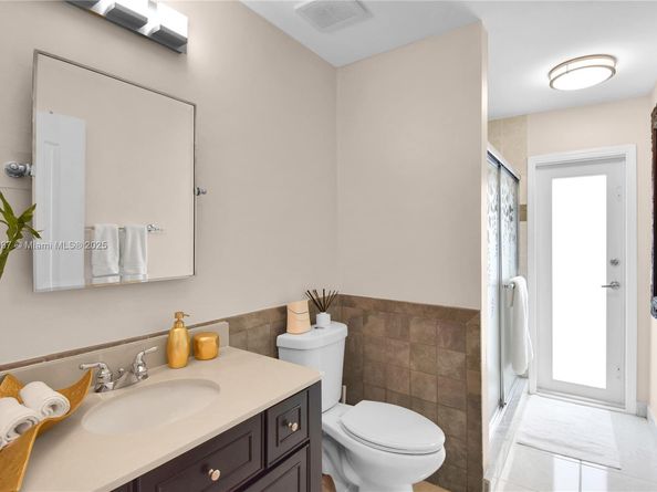 523 Stonemont Dr, Weston FL 33326