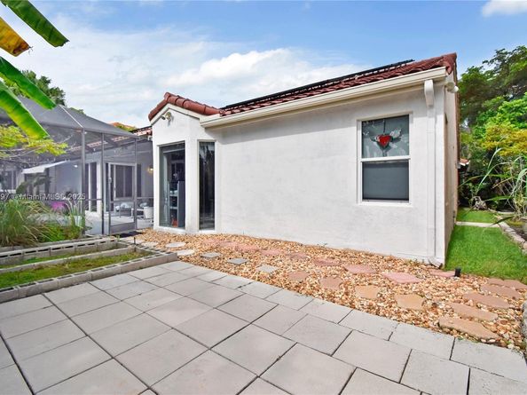 523 Stonemont Dr, Weston FL 33326