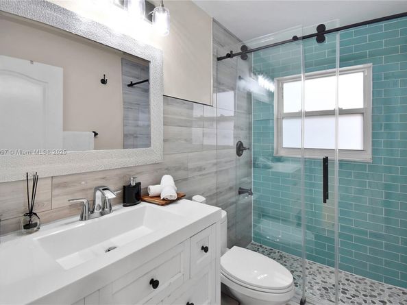 523 Stonemont Dr, Weston FL 33326