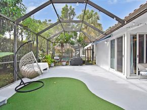 523 Stonemont Dr, Weston FL 33326