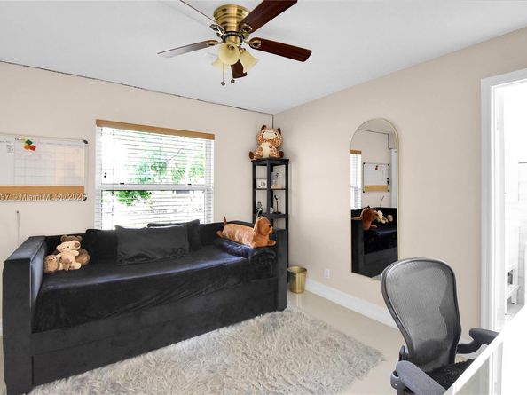 523 Stonemont Dr, Weston FL 33326