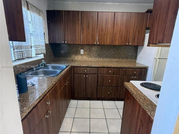 4541 NW 190th St, Miami Gardens FL 33055