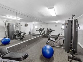 2180 NE 67th St 728, Fort Lauderdale FL 33308