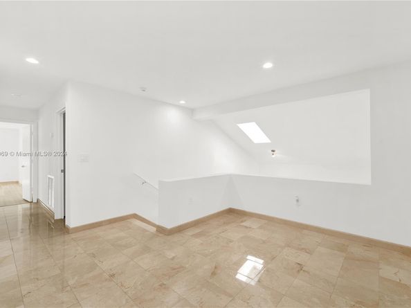 1769 Wa Kee Na Dr, Miami FL 33133