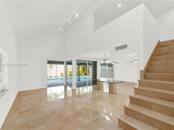 1769 Wa Kee Na Dr, Miami FL 33133