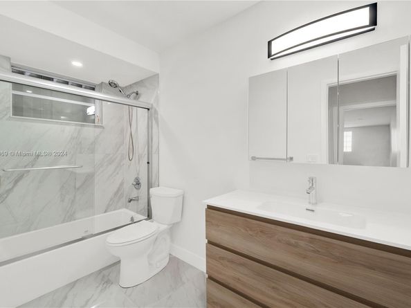 1769 Wa Kee Na Dr, Miami FL 33133