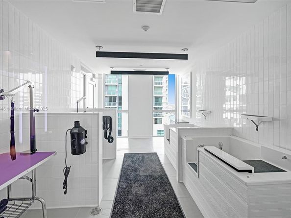 227 NE 2nd St 1610, Miami FL 33132