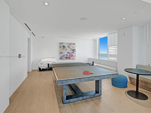 227 NE 2nd St 1610, Miami FL 33132