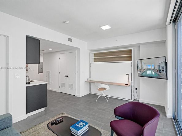 227 NE 2nd St 1610, Miami FL 33132