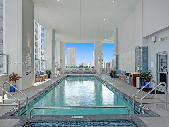227 NE 2nd St 1610, Miami FL 33132