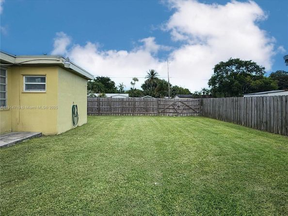 610 NW 17th St, Homestead FL 33030