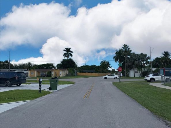 610 NW 17th St, Homestead FL 33030