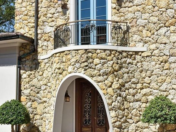 5771 SW 94th St, Pinecrest FL 33156