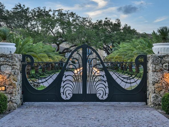 5771 SW 94th St, Pinecrest FL 33156