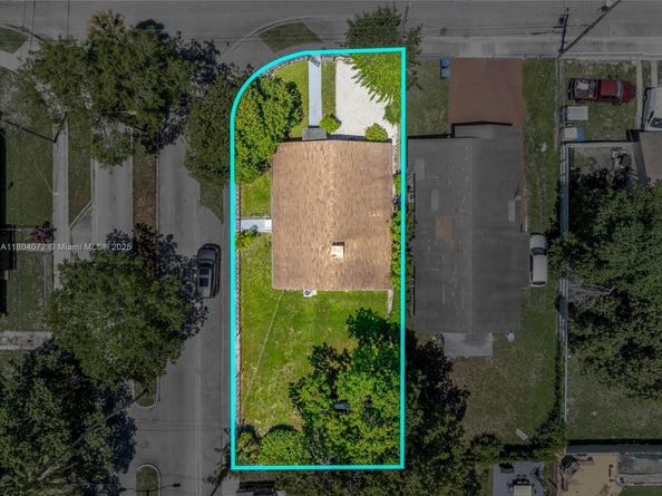 1515 NW 49th St, Miami FL 33142