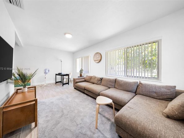 1515 NW 49th St, Miami FL 33142