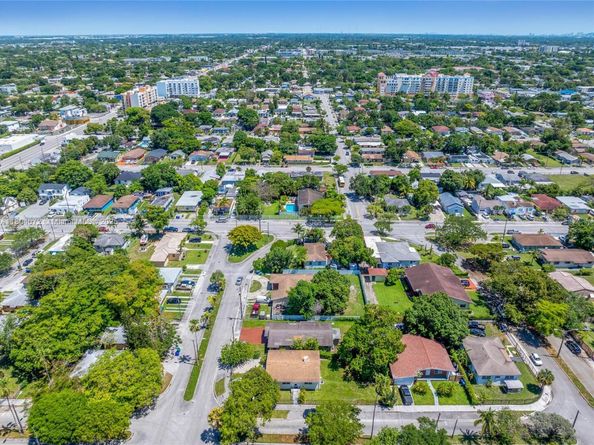 1515 NW 49th St, Miami FL 33142