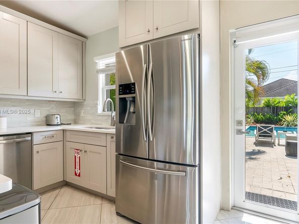 1621 N Victoria Park Rd, Fort Lauderdale FL 33305