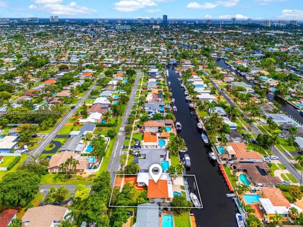 230 SE 9th St, Pompano Beach FL 33060