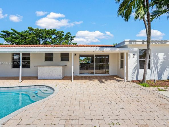 230 SE 9th St, Pompano Beach FL 33060