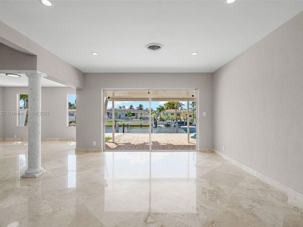 230 SE 9th St, Pompano Beach FL 33060