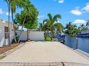230 SE 9th St, Pompano Beach FL 33060