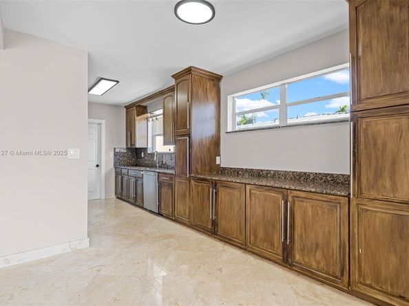 230 SE 9th St, Pompano Beach FL 33060