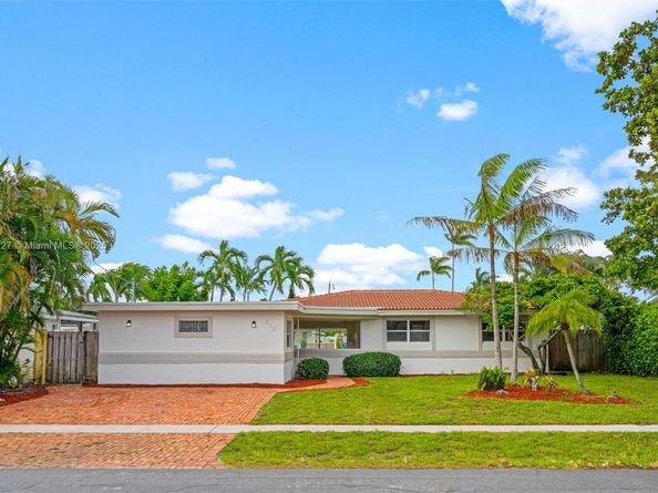 230 SE 9th St, Pompano Beach FL 33060