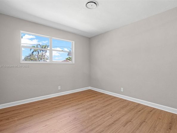 230 SE 9th St, Pompano Beach FL 33060