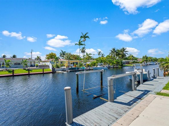 230 SE 9th St, Pompano Beach FL 33060