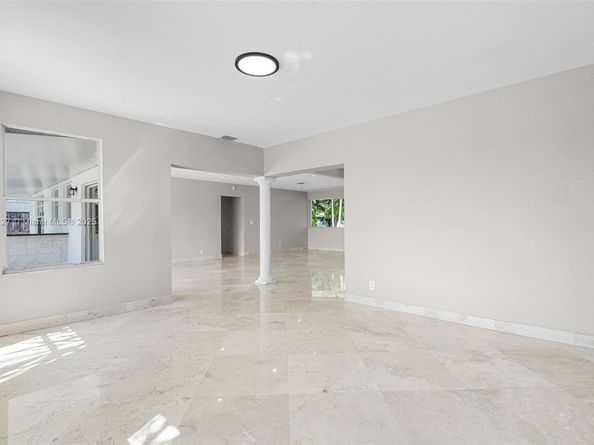 230 SE 9th St, Pompano Beach FL 33060