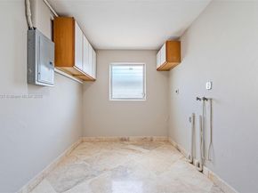 230 SE 9th St, Pompano Beach FL 33060