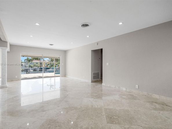 230 SE 9th St, Pompano Beach FL 33060