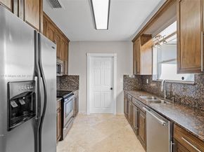 230 SE 9th St, Pompano Beach FL 33060